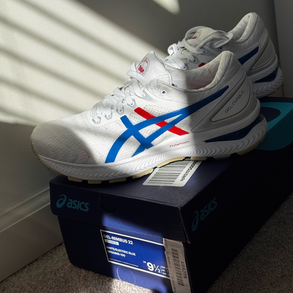 Asics Gel-Nimbus 22 White and Blue Running Shoes RARE